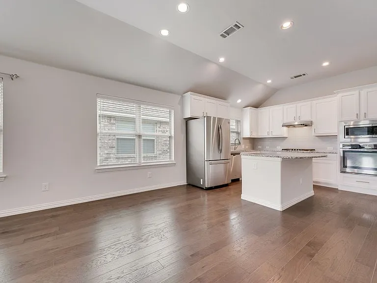 1560 Seminole Dr — Photo 16
