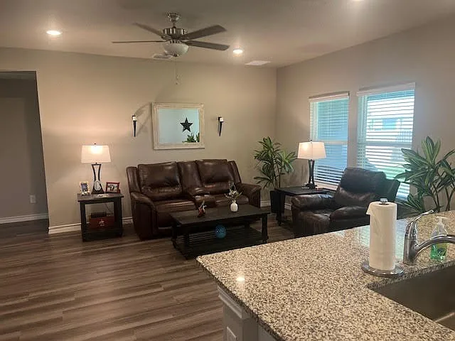 4 bed, 2.0 bath, 1663 sqft, $2,700 — Photo 4