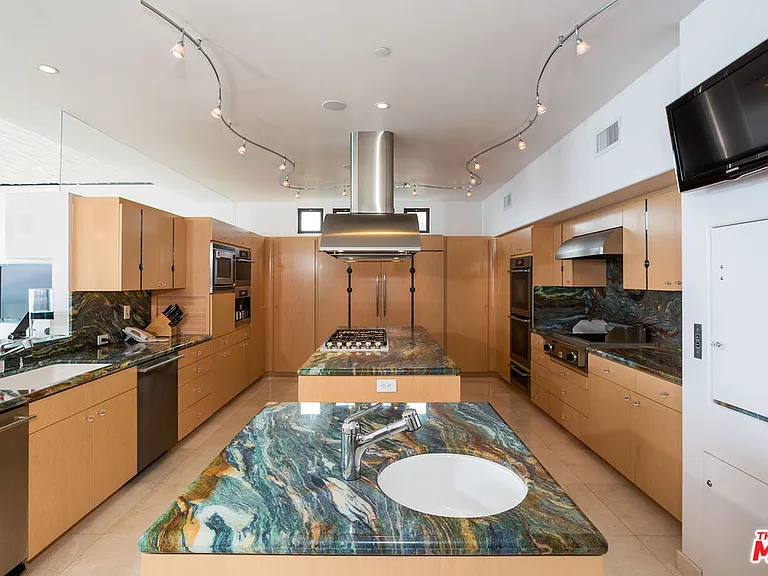 24230 Malibu Rd — Photo 13