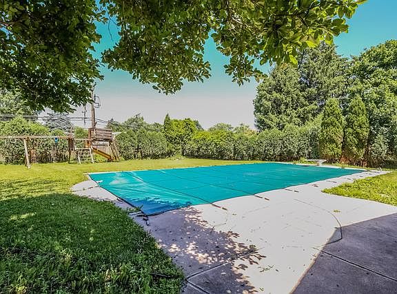 3rd image of 2006 E Robinhood Ln