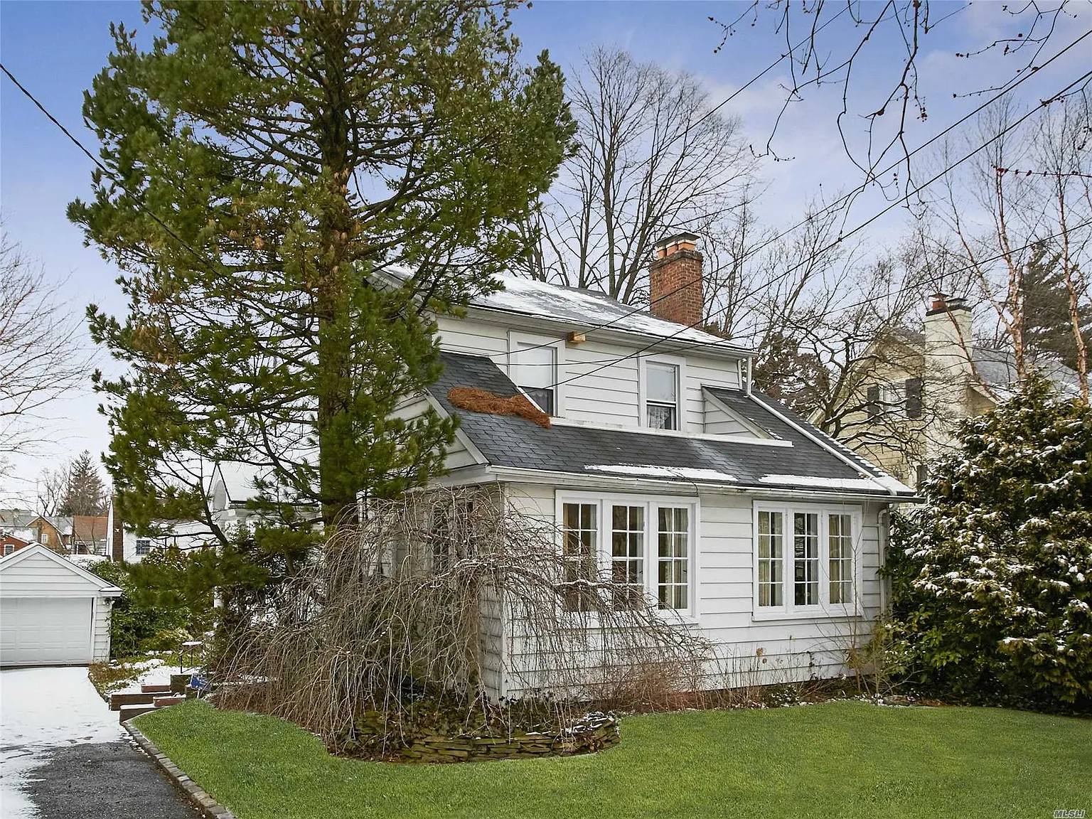 329 Warwick Ave photo 1