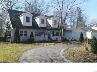 335 Brookshire Rd, Youngstown, NY 14174