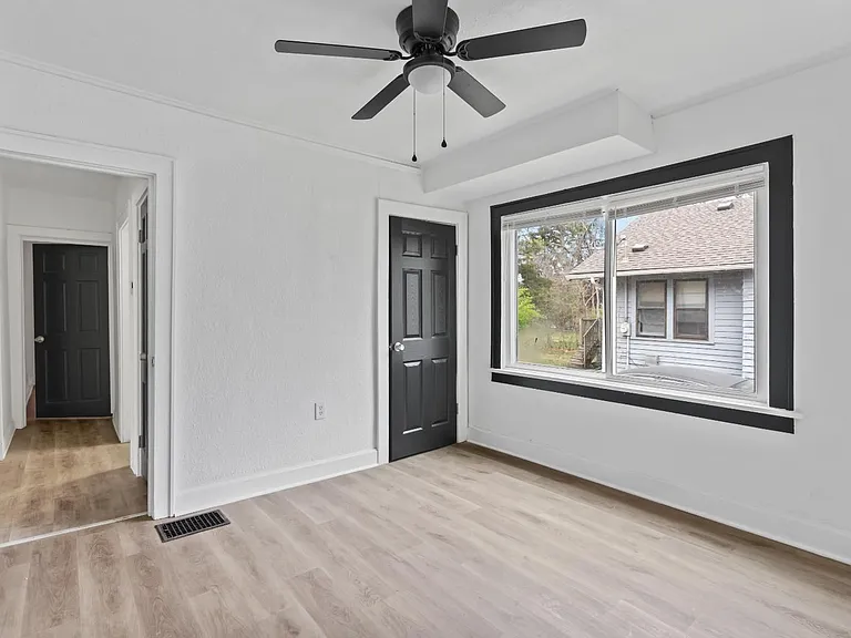 5408 Woodland Ave — Photo 11