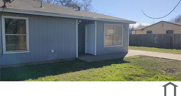 3 bed, $1,390 — Photo 2