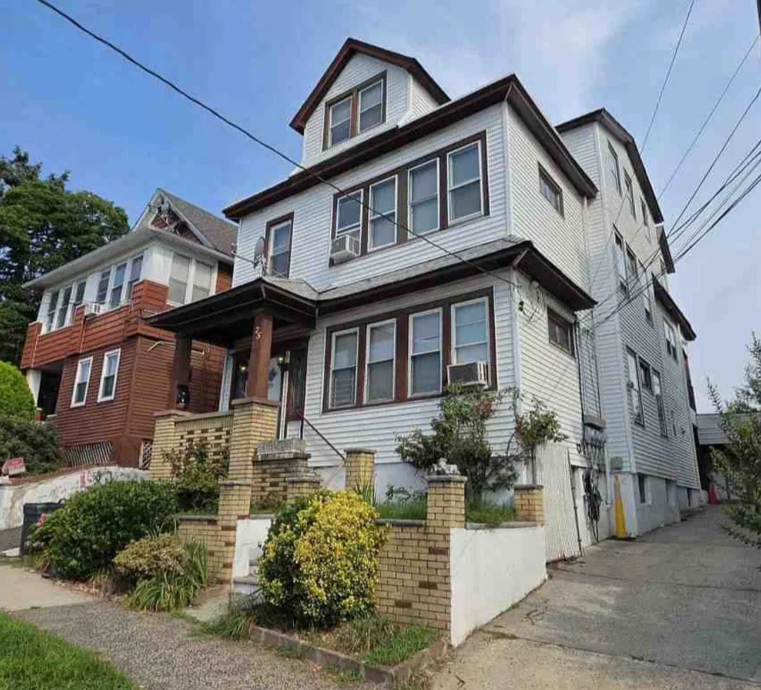 2 bed, $2,200 — Photo 1