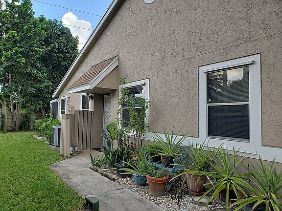 3rd image of 2102 W Discovery Cres
