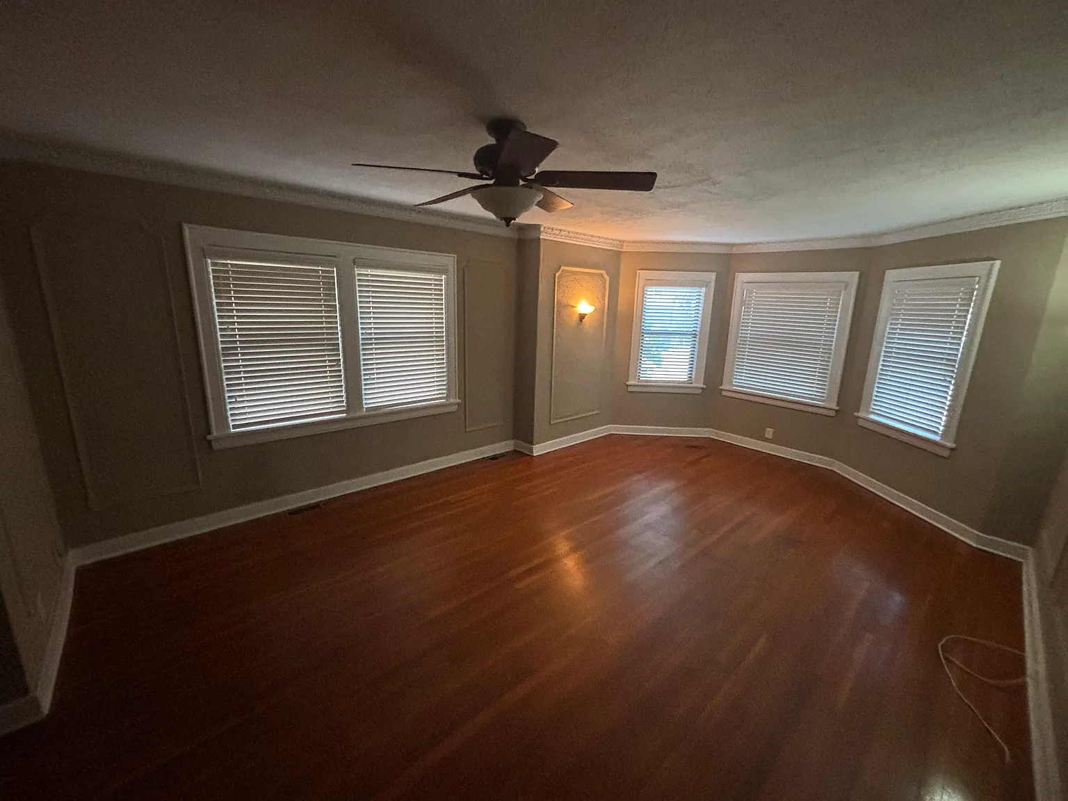 1 bed, 990 sqft, $1,575 — Photo 4