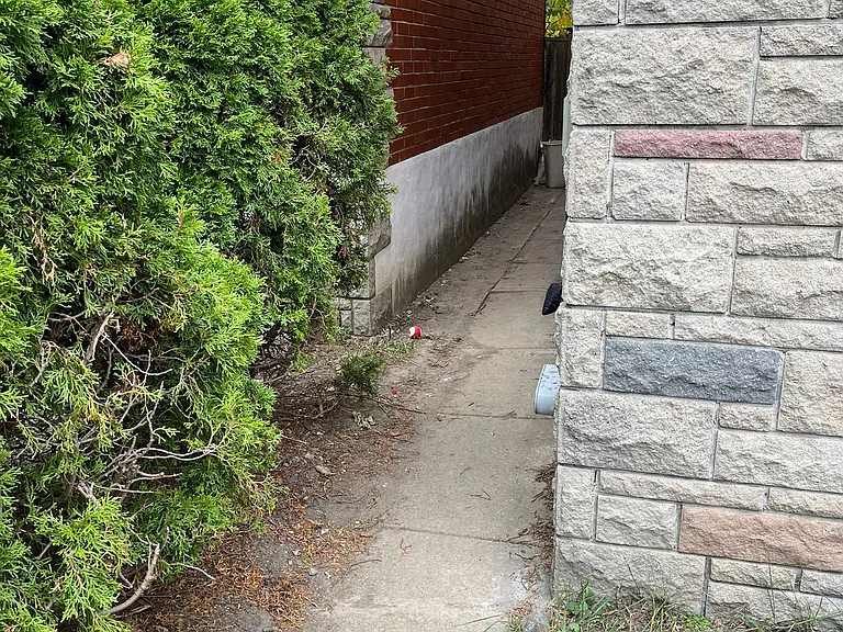 98 Frontenac Ave #1 — Photo 2