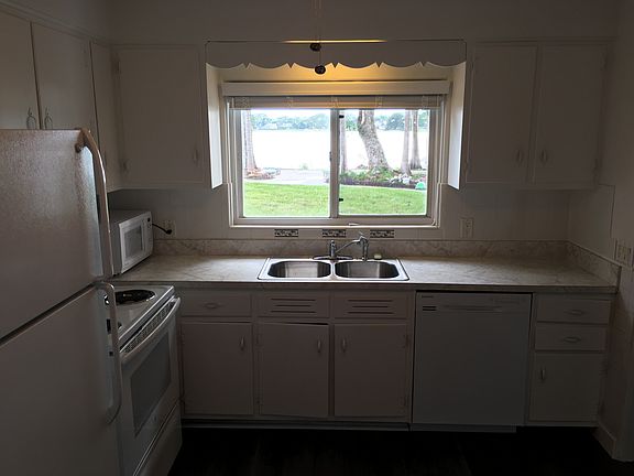 5th image of 2126 Lake Dr