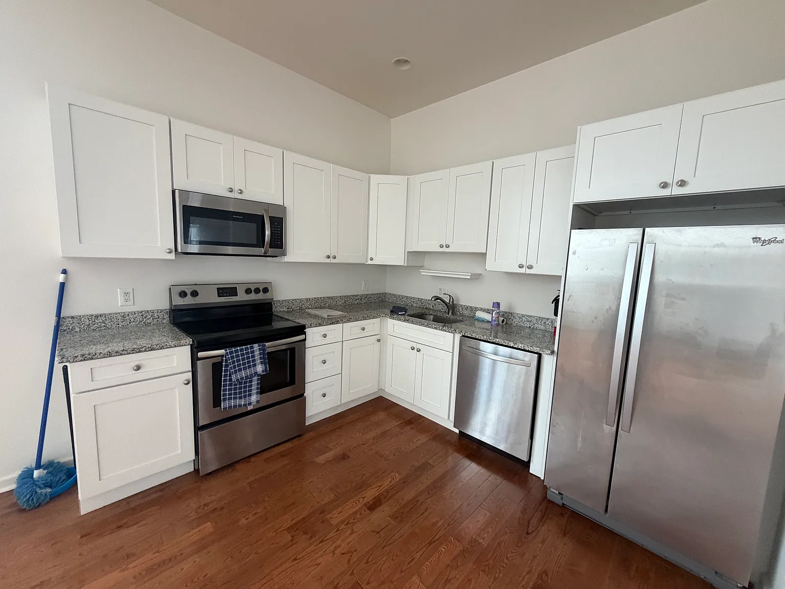 2 bed, 1300 sqft, $1,650 — Photo 2