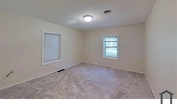 204 Elbring Dr — Photo 6