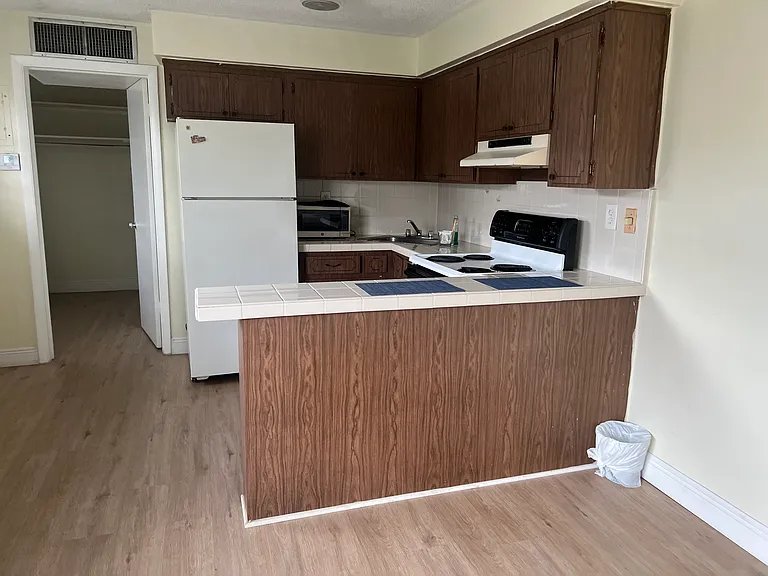 615 NE 8th St #19 — Photo 2