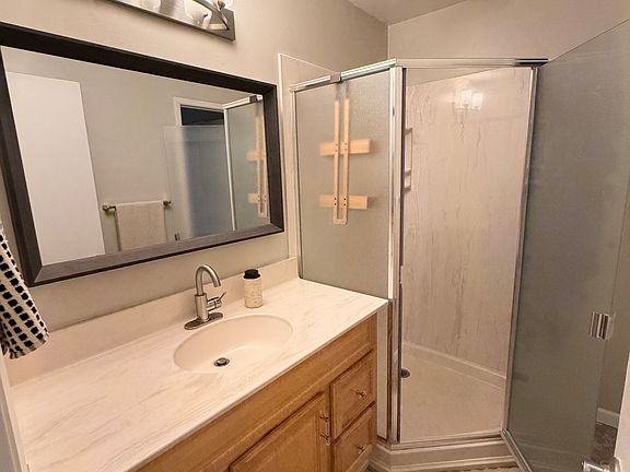 5th image of 1735 Holland Cir