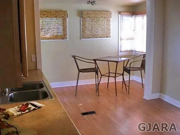 948 Hill Ave — Photo 5