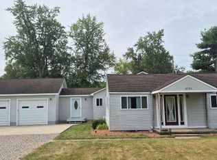2751 Mann Rd, Waterford, MI 48329