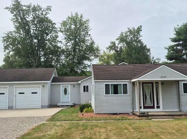 2751 Mann Rd, Waterford, MI 48329