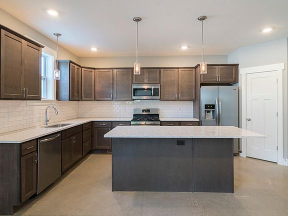 3rd image of 947 Hovey St SW #1
