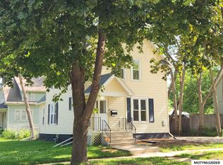 326 1st St NW, Mason City, IA 50401