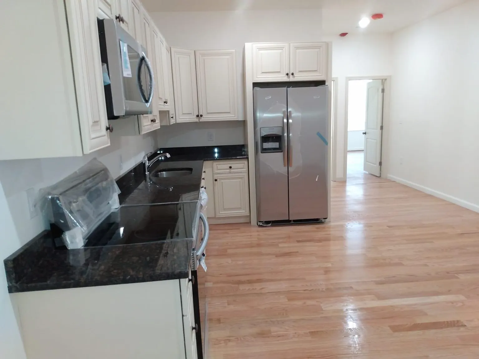 2 bed, 1100 sqft, $2,000 — Photo 2