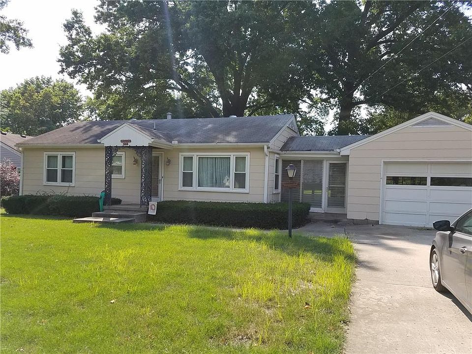 1st image of 710 NW Thieme St