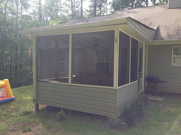 screened back porch w fan