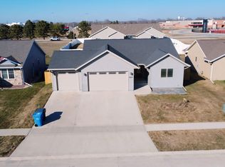 529 13th St SW, Le Mars, IA 51031