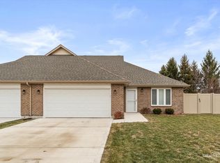 1260 Oak Grove Ct, Morris, IL 60450