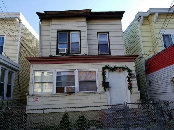 10202 39th Ave, Corona, NY 11368