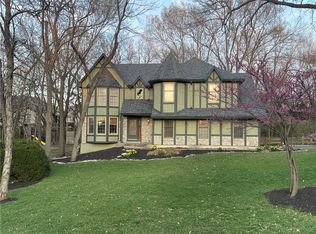 8805 Redbud Ln, Lenexa, KS 66220