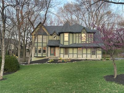 8805 Redbud Ln, Lenexa, KS, 66220