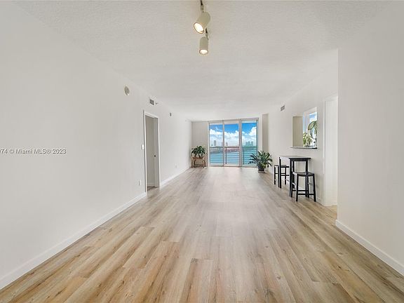 3rd image of 335 Biscayne Blvd #1909