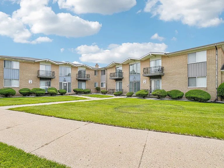 Rivercrest Apartments — Photo 58