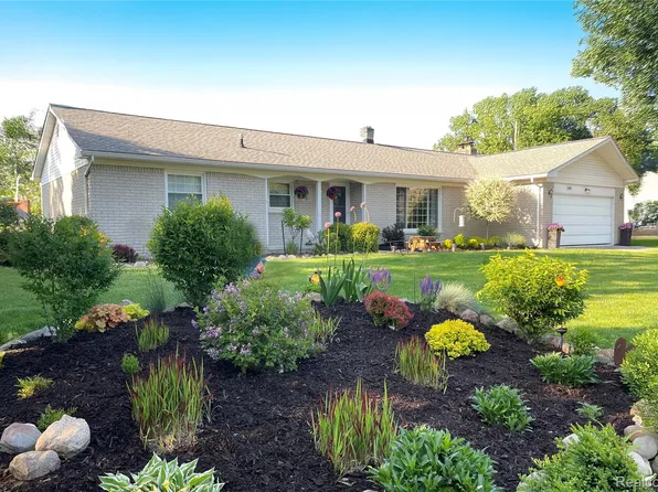 5541 Meadow Ln, Shelby Township, MI 48316