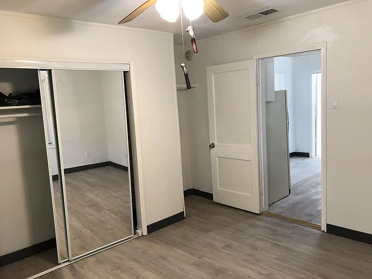 116 W College Ave — Photo 4