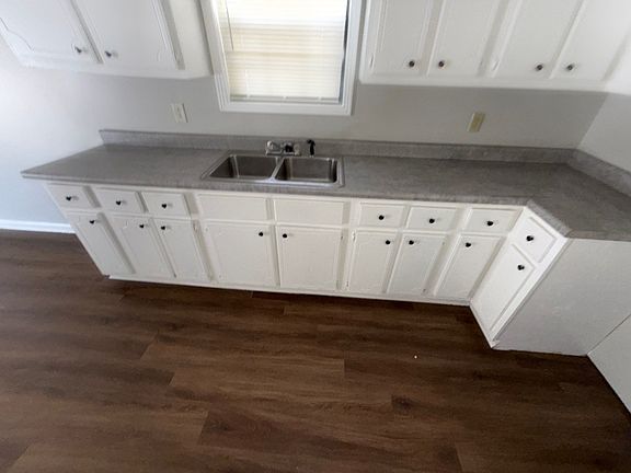 4th image of 112 N Bond Ave