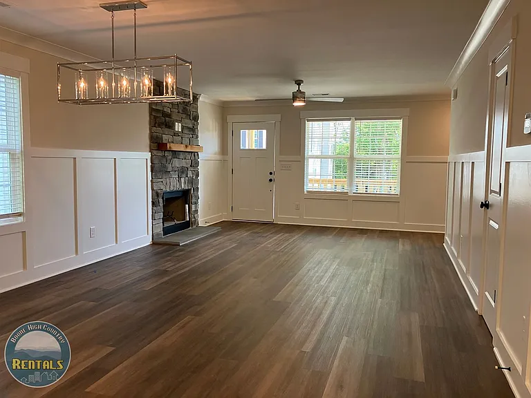 291 Stratford Ln — Photo 11