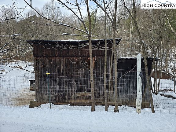 3rd image of 325 Sawyers Road