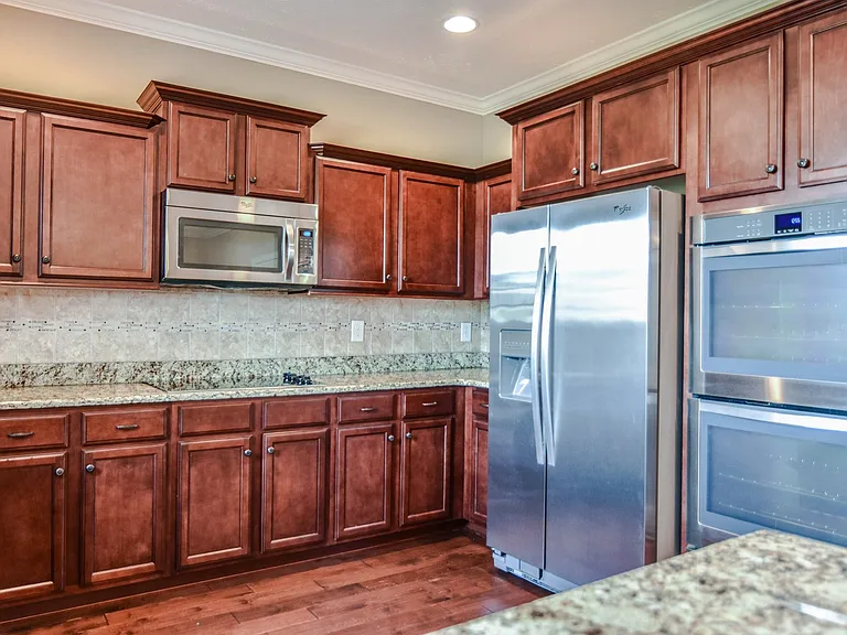 779 Sturdivant Dr — Photo 6