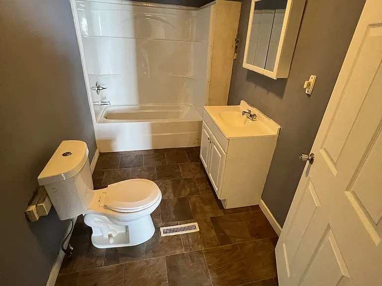 172 Hamline Ave — Photo 4