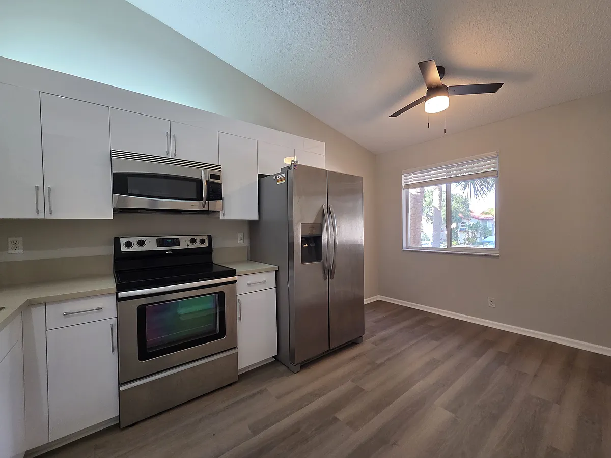 Building Photo - 330 NW 67th St #207