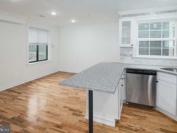 5th image of 4015 Haverford Ave