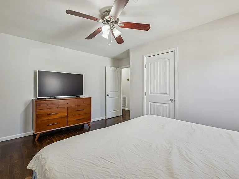 833 Rose Park Dr — Photo 20