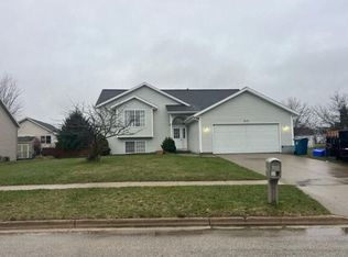 813 N Valley Ave, Fremont, MI