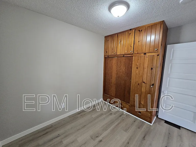 422 Baltimore St — Photo 28