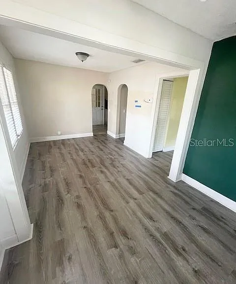 102 W Elm St — Photo 14
