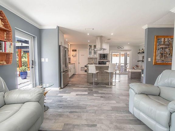 4th image of 829 NW 9th Avenue