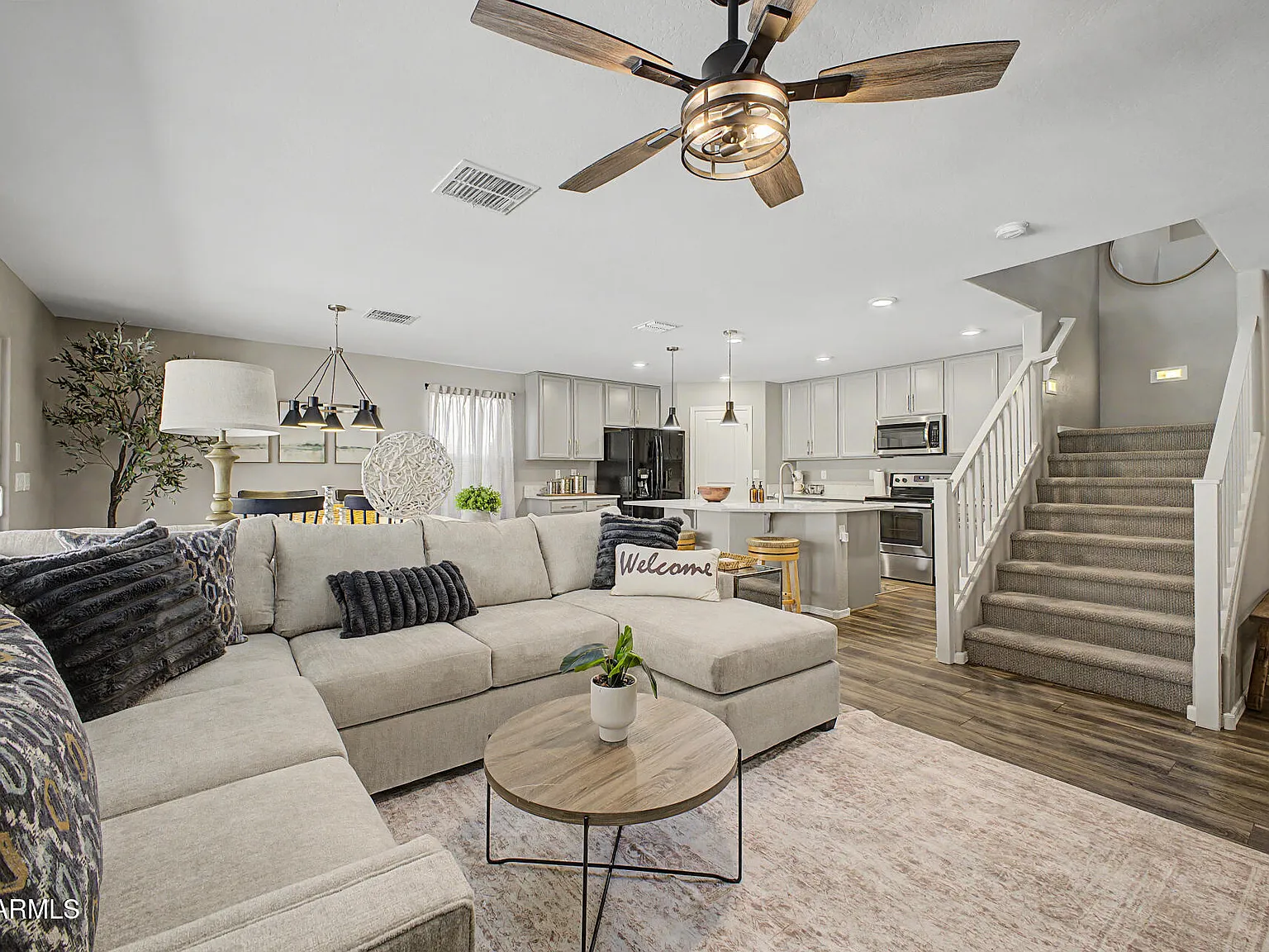 3 bed, 2.5 bath, 1900 sqft, $4,200 — Photo 4
