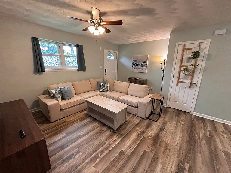 420 Crossett St — Photo 3