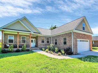 135 Charleston Dr, Mooresville, NC 28117
