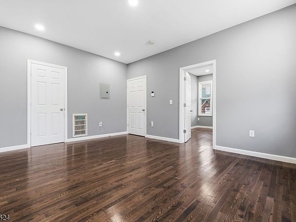 5th image of 53 Aldine St